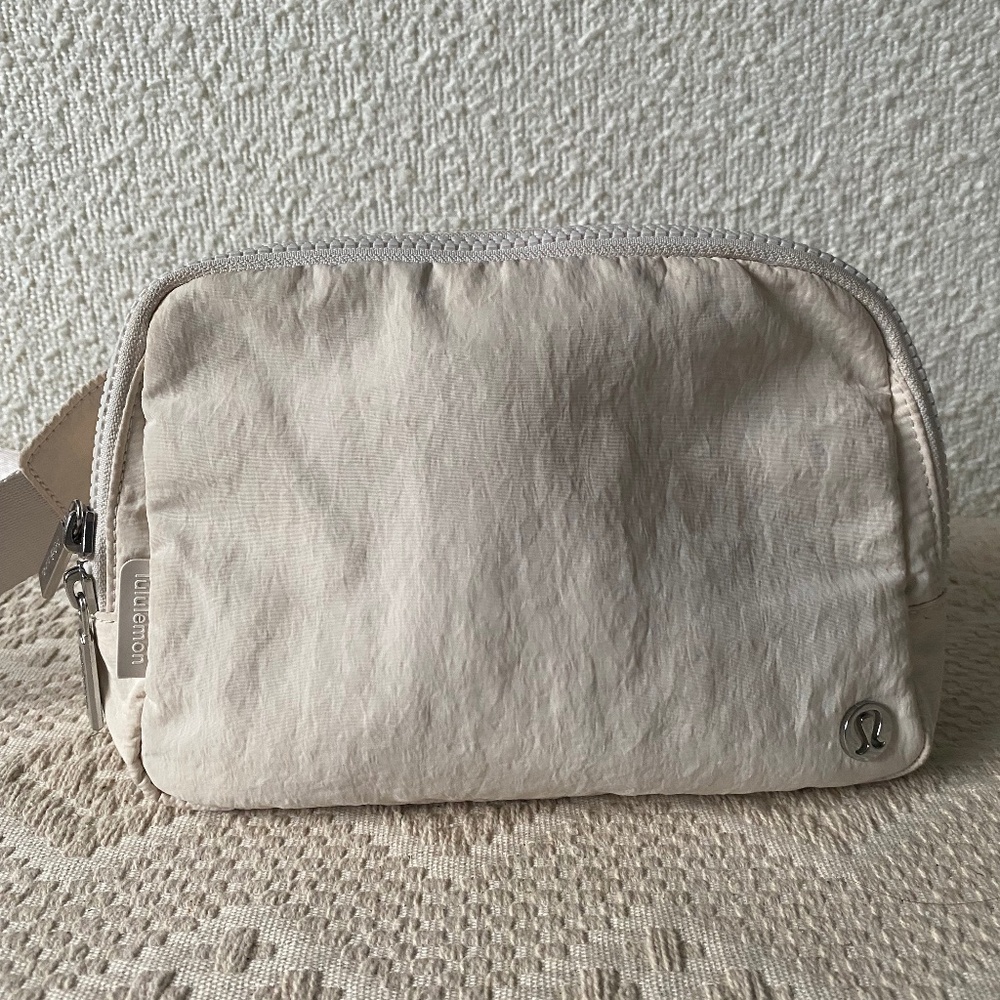 Lululemon Everywhere Belt Bag